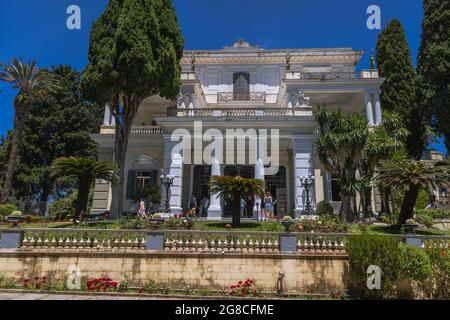 Achilleion Palast in Gastouri auf der Insel Korfu für die Kaiserin Elisabeth von Österreich, auch bekannt als Sisi, Griechenland gebaut Stockfoto