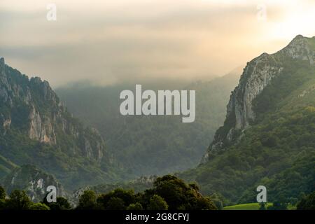 Naranjo de Bulnes, bekannt als PICU Urriellu, in Asturien, Spanien. Stockfoto