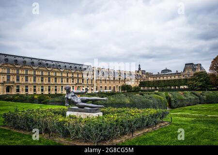 Paris, Frankreich, 2020. Februar, Ansicht von „L'Air“, einer Skulptur des Künstlers Aristide Maillol im „Jardin du Carrousel“ in den „Tuilerien“ Stockfoto