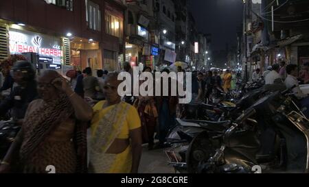 VARA, INDIEN - Mar 04, 2019: Die größte religiöse Versammlung und ein großes Pilgerfest im Hinduismus namens Kumbh Mela Stockfoto