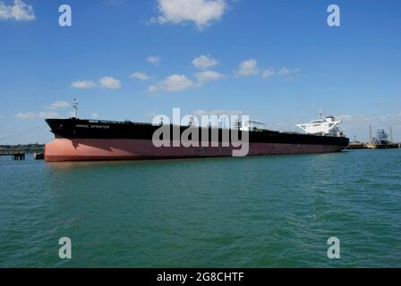 Der Rohöltanker Nordic Sprinter vertäute in Southampton Water Stockfoto