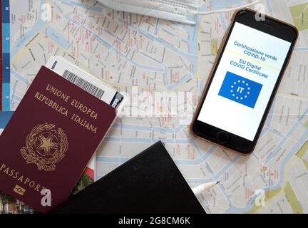 Italien, 18. Juli 2021: Covid-19 Notfall, Grüner Pass, digitales EU-Zertifikat. Foto © Fabio Cimaglia/Sintesi/Alamy Stockfoto Stockfoto