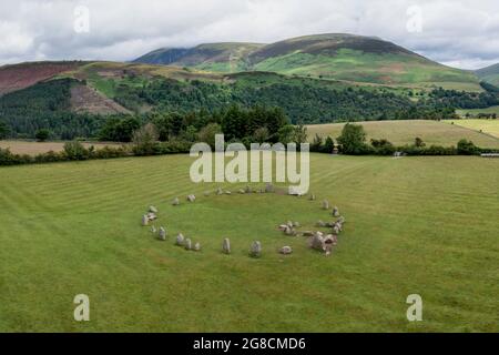 Castlerigg Steinkreis mit Blick auf Skiddaw Stockfoto