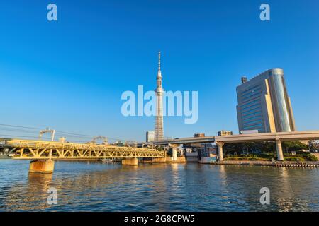 Tokio, Japan - 26. Oktober 2017 : Tokyo Japan, Skyline der Stadt am Sumida River und Sky Tree Stockfoto