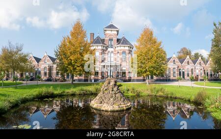 Ehemaliges Almshouse Coopersburg im Dorf Akkrum, Friesland, Niederlande Stockfoto