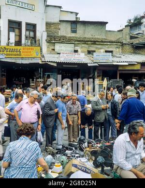 Athen, Monastiraki-Flohmarkt, Einkaufen von Menschen, Griechenland, Europa, Stockfoto