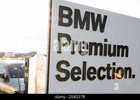 LBMW Premium Selection bei einem BMW Autohaus. Stockfoto