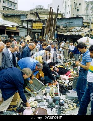 Athen, Monastiraki-Flohmarkt, Einkaufen von Menschen, Griechenland, Europa, Stockfoto