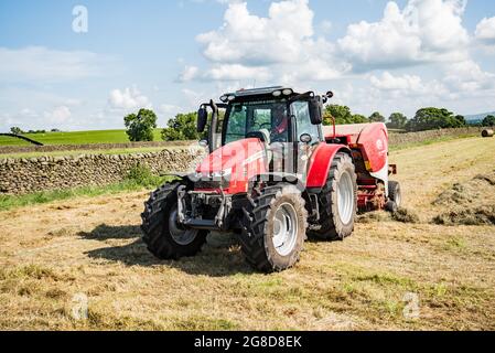 Heuballen bei Long Preston am 19. Juli 2021 Stockfoto