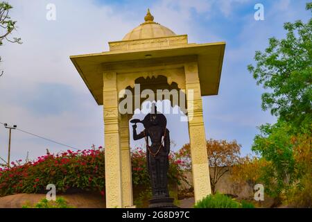 Touristen in einem Tempel, Birla Mandir, Hyderabad, Andhra Pradesh, Indien. Indische Tempel. Stockfoto