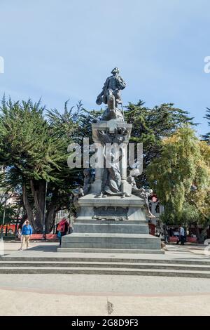 PUNTA ARENAS, CHILE - 4. MÄRZ 2015: Ferdinand Magellan-Denkmal am Plaza Munoz Gamero-Platz in Punta Arenas, Chile. Stockfoto