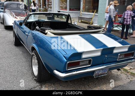 Ein Chevrolet Camaro Cabriolet auf einer Automshow. Stockfoto