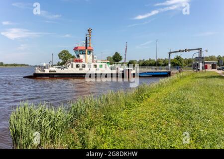 Kieler Kanalfähre STRALSUND an der Kreuzung Breiholz Stockfoto