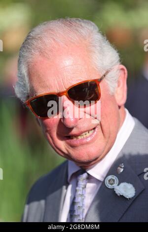 Der Prinz von Wales nimmt an einem Empfang zur Feier der Gründung des „Confident Rural Communities Network“ des Prince's Countryside Fund im Herzogtum Cornwall Nursery in Lostwithiel, Cornwall, Teil. Bilddatum: Montag, 19. Juli 2021. Stockfoto