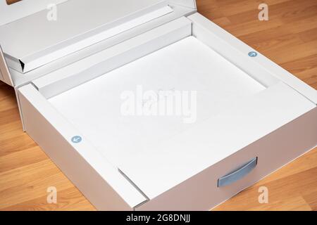 Antalya, Türkei - 18. Juli 2021: Auspacken des neuen Apple M1 Chip iMac. Stockfoto