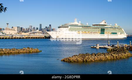 Seattle - 18. Juli 2021; Royal Caribbean Cruise Ship Serenade of the Seas in Seattle bereitet sich auf die erste Kreuzfahrt nach Covid-19 nach Alaska vor Stockfoto