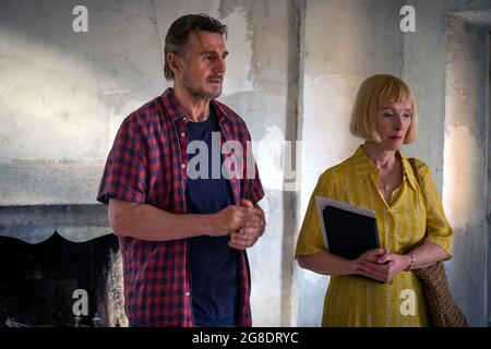 Made in Italy ist ein Comedy-Drama-Film von 2020, der von James D'Arcy (in seinem Regiedebüt) geschrieben und Regie geführt wurde. Es ist Liam Neeson, sein Sohn Micheál Richardson, Valeria Bilello und Lindsay Duncan. Dieses Foto ist ausschließlich für redaktionelle Zwecke bestimmt und unterliegt dem Urheberrecht des Filmunternehmens und/oder des Fotografen, der vom Film- oder Produktionsunternehmen beauftragt wurde, und kann nur von Publikationen im Zusammenhang mit der Bewerbung des oben genannten Films reproduziert werden. Eine obligatorische Gutschrift an das Filmunternehmen ist erforderlich. Der Fotograf sollte auch bei Bekanntwerden des Fotos gutgeschrieben werden. Stockfoto