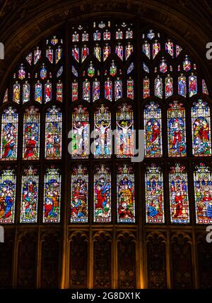 Buntglasfenster in der Sherborne Abbey in Dorset. Stockfoto