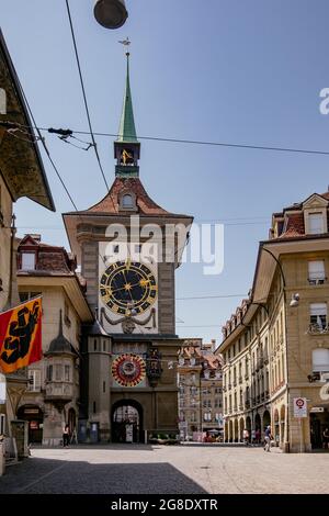 Astronomische Uhr auf dem mittelalterlichen Zytglogge-Uhrenturm in der Kramgasse - Stadtzentrum Bern, Schweiz - UNESCO-Weltkulturerbe Stockfoto