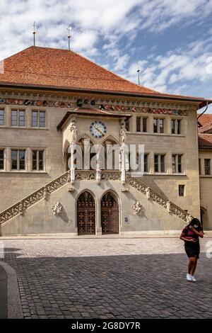 Rathaus - Berner Rathaus - das Gebäude, in dem sich lokale Politiker versammeln, Debatten führen und Stimmen abgeben, wurde zwischen 1406 und 1415 - Stadtzentrum von Ber gebaut Stockfoto