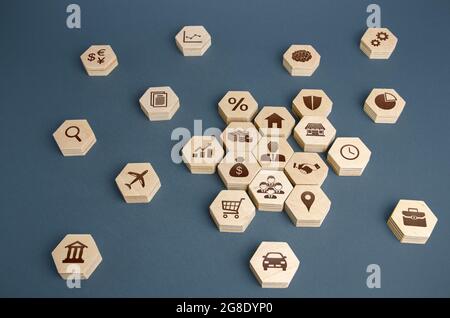 Ein Geschäftsmann baut ein Unternehmen auf, das Geschäftsattribute um ihn herum anzieht. Organisations- und Finanzmanagement und -Entwicklung. Komponenten für suc Stockfoto