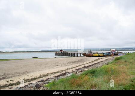 INSTOW, DEVON, ENGLAND- 25. Juni 2021: Farbenprächtiges Schiffswrack in Instow Stockfoto