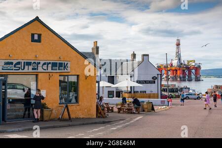 Sutor Creek Cafe und Royal Hotel in Cromarty Village auf der Black Isle auf Cromarty Firth, Ross und Cromarty, Schottland, Großbritannien Stockfoto