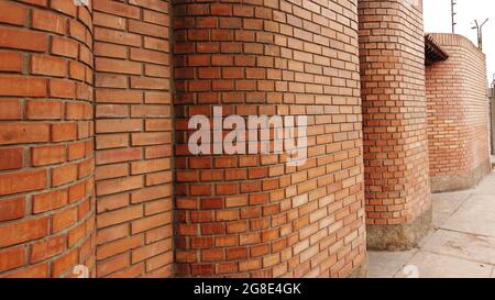 Rote Farbe Ziegelwand für Mauerwerk Hintergrund-Design. Panorama-Format, pared de ladrillos. Stockfoto
