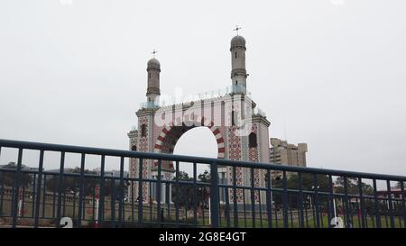 Parque de Amistad en el distrito de Surco de la Capital de Lima - Perú. Panoramablick auf den Freundschaftspark im Stadtteil Santiago de Surco im Stockfoto