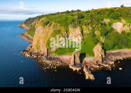 Luftaufnahme der Batterien der Küstenverteidigung des Zweiten Weltkriegs auf der Südsutor der Cromarty-Landzunge am Eingang zum Cromarty firth in Ross und Cromarty, Schottland Stockfoto