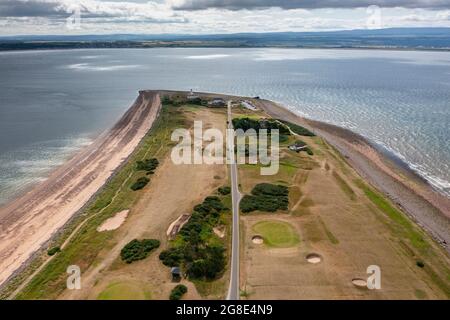 Luftaufnahme von der Drohne der Halbinsel Chanonry Point auf dem Moray Firth, Black Isle, Schottland, Großbritannien. Stockfoto