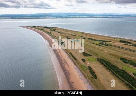 Luftaufnahme von der Drohne der Halbinsel Chanonry Point auf dem Moray Firth, Black Isle, Schottland, Großbritannien. Stockfoto