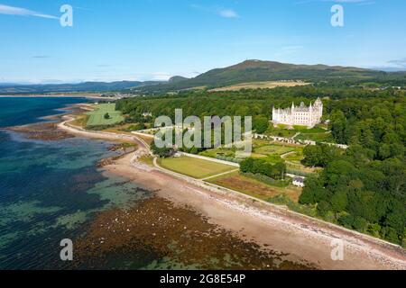 Luftaufnahme von der Drohne von Dunrobin Castle in Sutherland, Schottland, Großbritannien Stockfoto