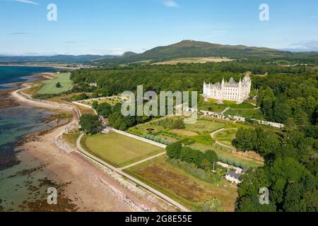 Luftaufnahme von der Drohne von Dunrobin Castle in Sutherland, Schottland, Großbritannien Stockfoto