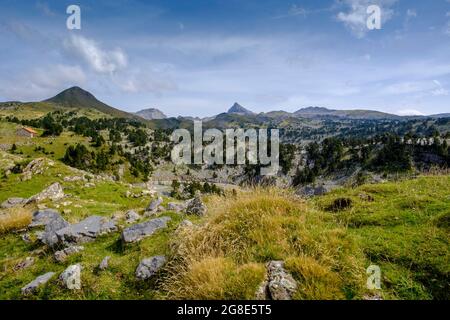 Col de la Pierre Saint-Martin, mit Pic d'Anis, Pic d'Arlas, den zentralen Pyrenäen, dem Departement Pyrenees-Atlantiques. Region Nouvelle-Aquitaine, Pays Stockfoto