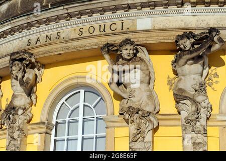 Sans Souci Schriftzug auf Schloss Potsdam, Brandenburg, Deutschland Stockfoto