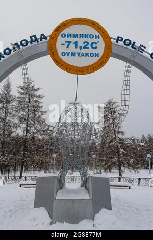 Denkmal in Oymyakon, kälteste dauerhaft bewohnte Siedlung auf der Erde, Straße der Knochen, Sakha Republik, Jakutien, Russland Stockfoto