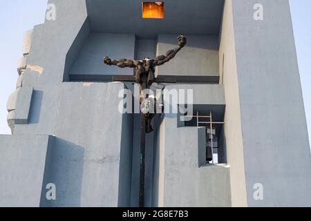 Trauermaske zur Erinnerung an die vielen Gefangenen, die in den Gulag-Gefangenenlagern, Magadan, Magadan, Russland, gelitten und gestorben sind Stockfoto