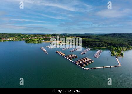 Luftbild, davor Floating Village am Brombachsee, dahinter Segelhafen, Jachthafen, hinten links Ramsberg am Brombachsee, Ortsteil von Stockfoto