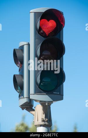Ampel mit rotem Herzen, Akureyri, Eyjafjoerour, Nordisland, Island Stockfoto