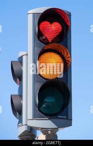 Ampel mit rotem Herzen, Akureyri, Eyjafjoerour, Nordisland, Island Stockfoto