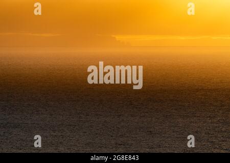 Küste von Strandir bei Sonnenuntergang, Hunafjoerour, Skagi-Halbinsel, Island Stockfoto