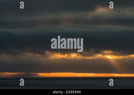 Küste von Strandir bei Sonnenuntergang, Hunafjoerour, Skagi-Halbinsel, Island Stockfoto