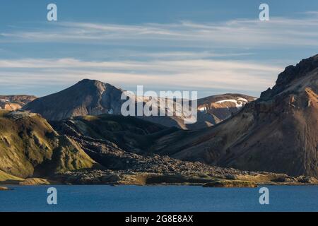 Luftaufnahme, See Frostastaaoavatn oder Frostadavatn, Namshraun Lavafeld, Landmannalaugar, Fjallabak, isländisches Hochland, Island Stockfoto