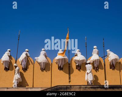 Soldaten in traditioneller Kleidung, Amber Fort, Jaipur, Rajasthan Stockfoto