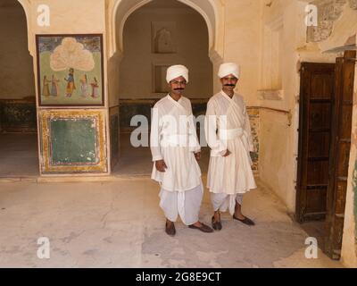 Soldaten in traditioneller Kleidung, Amber Fort, Jaipur, Rajasthan Stockfoto