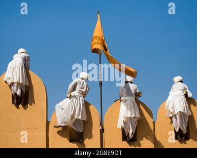 Soldaten in traditioneller Kleidung, Amber Fort, Jaipur, Rajasthan Stockfoto