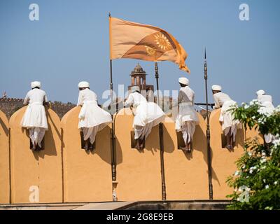 Soldaten in traditioneller Kleidung, Amber Fort, Jaipur, Rajasthan Stockfoto