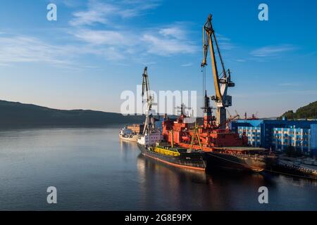 Nuklearer Eisbrecher im russischen Hafen von murmansk Stockfoto