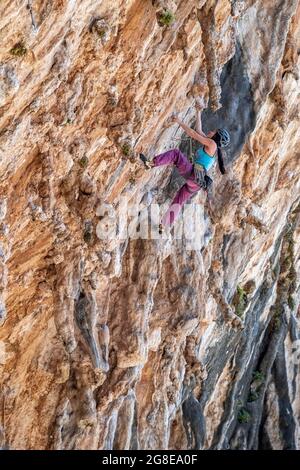 Grande Grotta, Armeos Sektor, Bleiklettern, Sportklettern, Kalymnos, Dodekanes, Griechenland Stockfoto